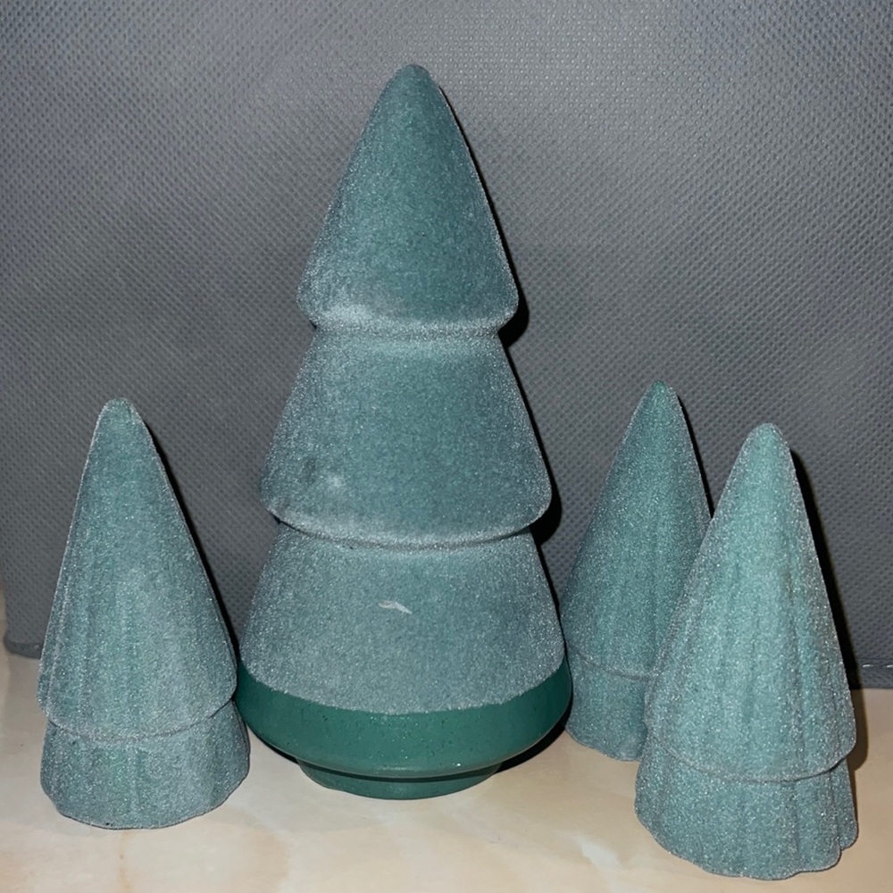 NWT 4pc Green Velvet Covered Ceramic Holiday Tree Decor